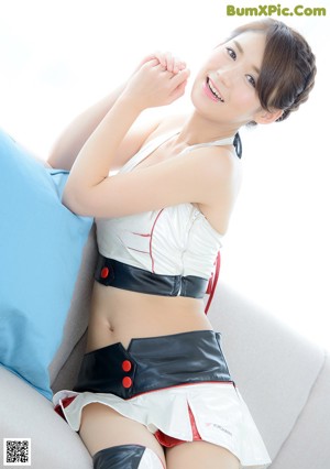 Yumi - Ca Big Bust